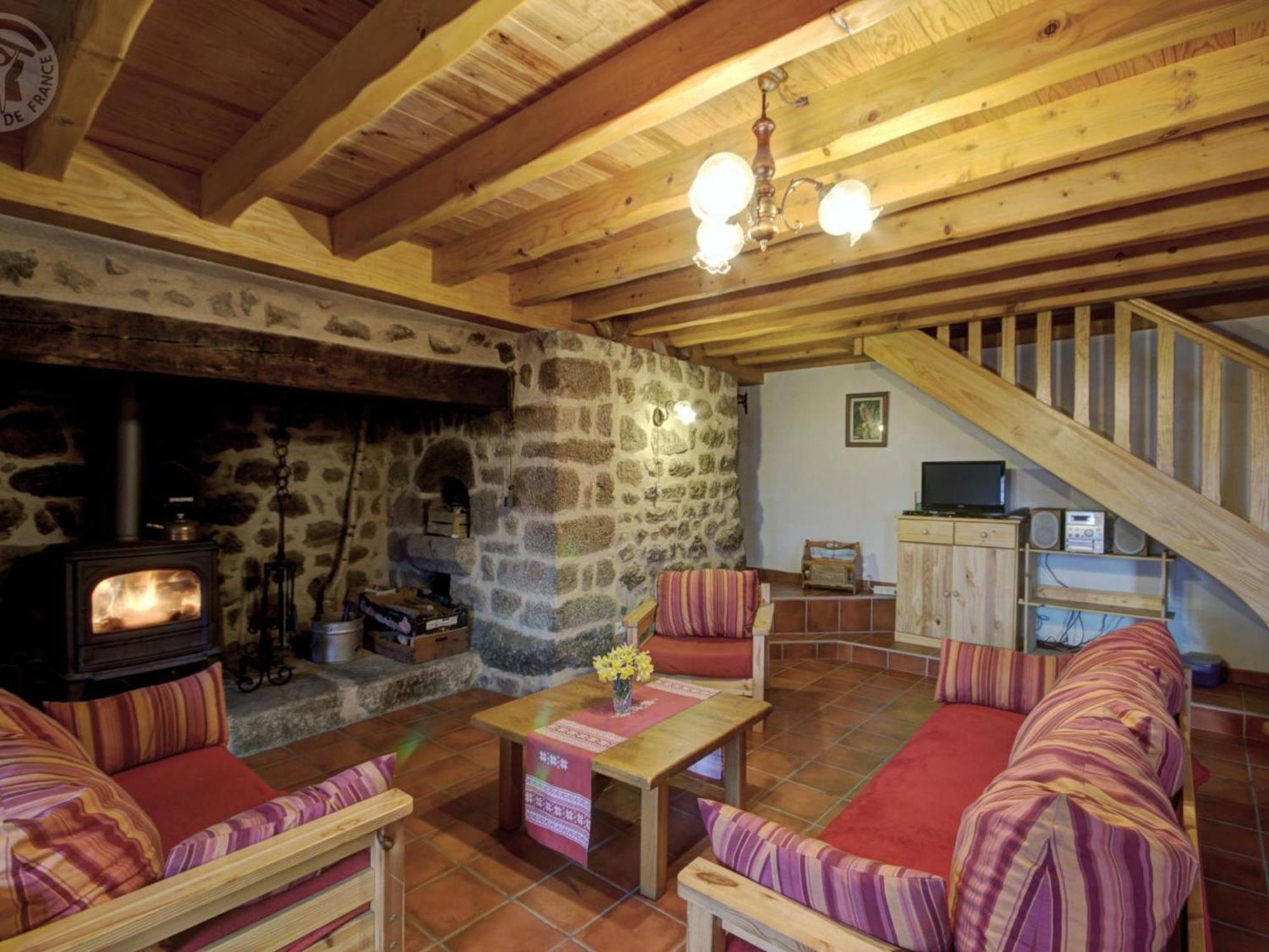 Charmant Gite Avec Terrasse, Cheminee Et Jardin, A Proximite Des Bois, Animaux Acceptes - Fr-1-496-205 Saint-Jean-Soleymieux Extérieur photo